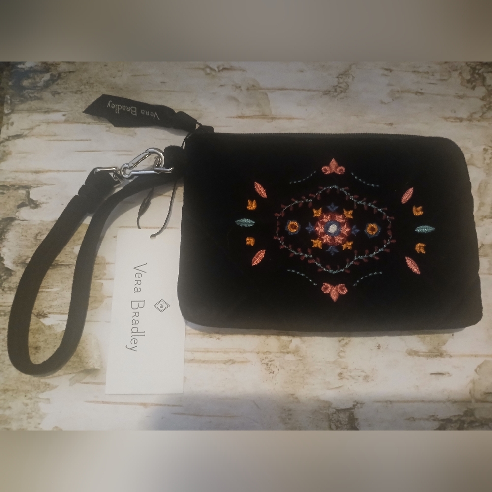 NWT Velvet Vera Bradley Black Embroidered Floral Pattern Quilted Wristlet